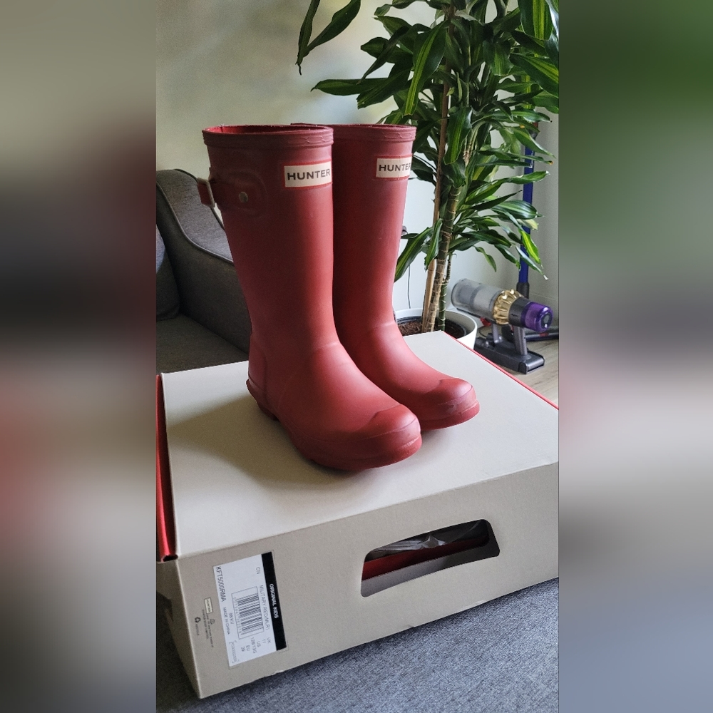 Hunter kids size US12 boots